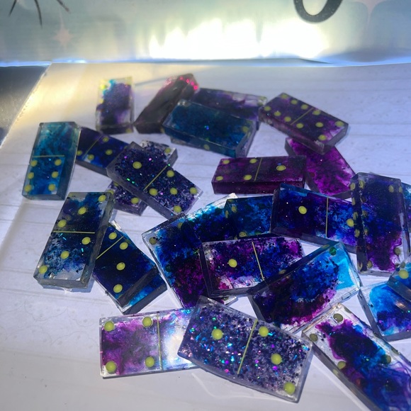 Dominos - Picture 1 of 6